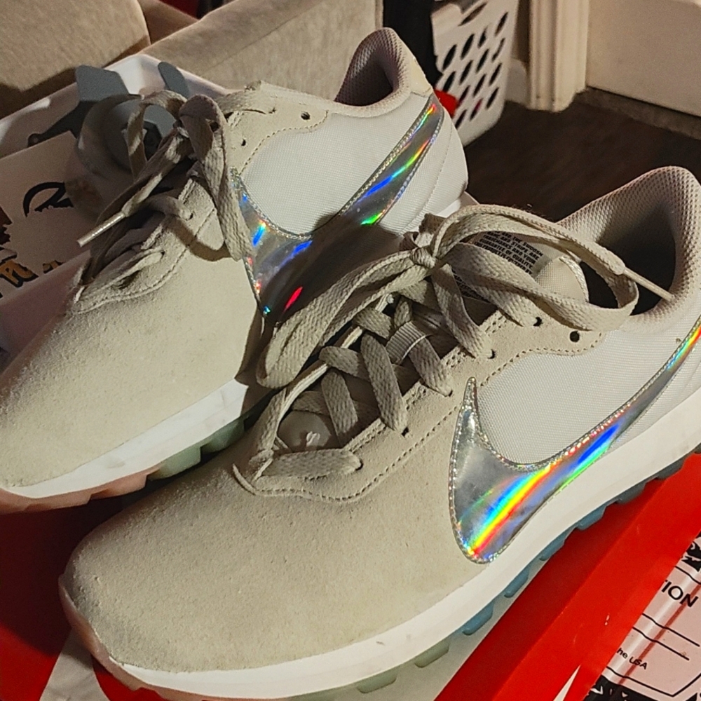 WMNS NIKE PRE LOVE OX PRIDE